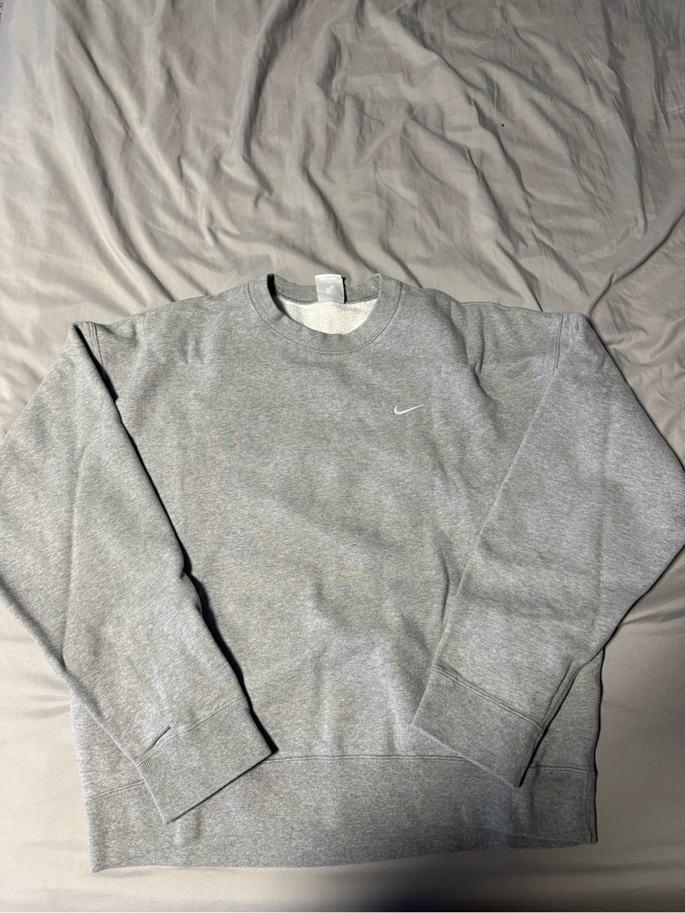 Nike Men’s Light Gray Crewneck Sweatshirt with White Swoosh